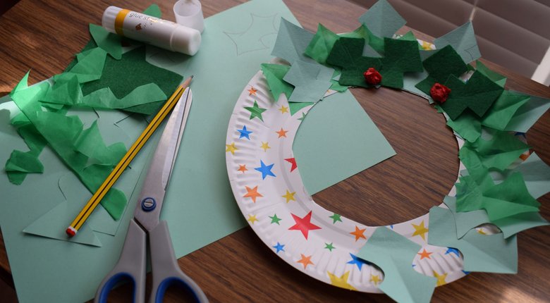 A paper plate Christmas wreath